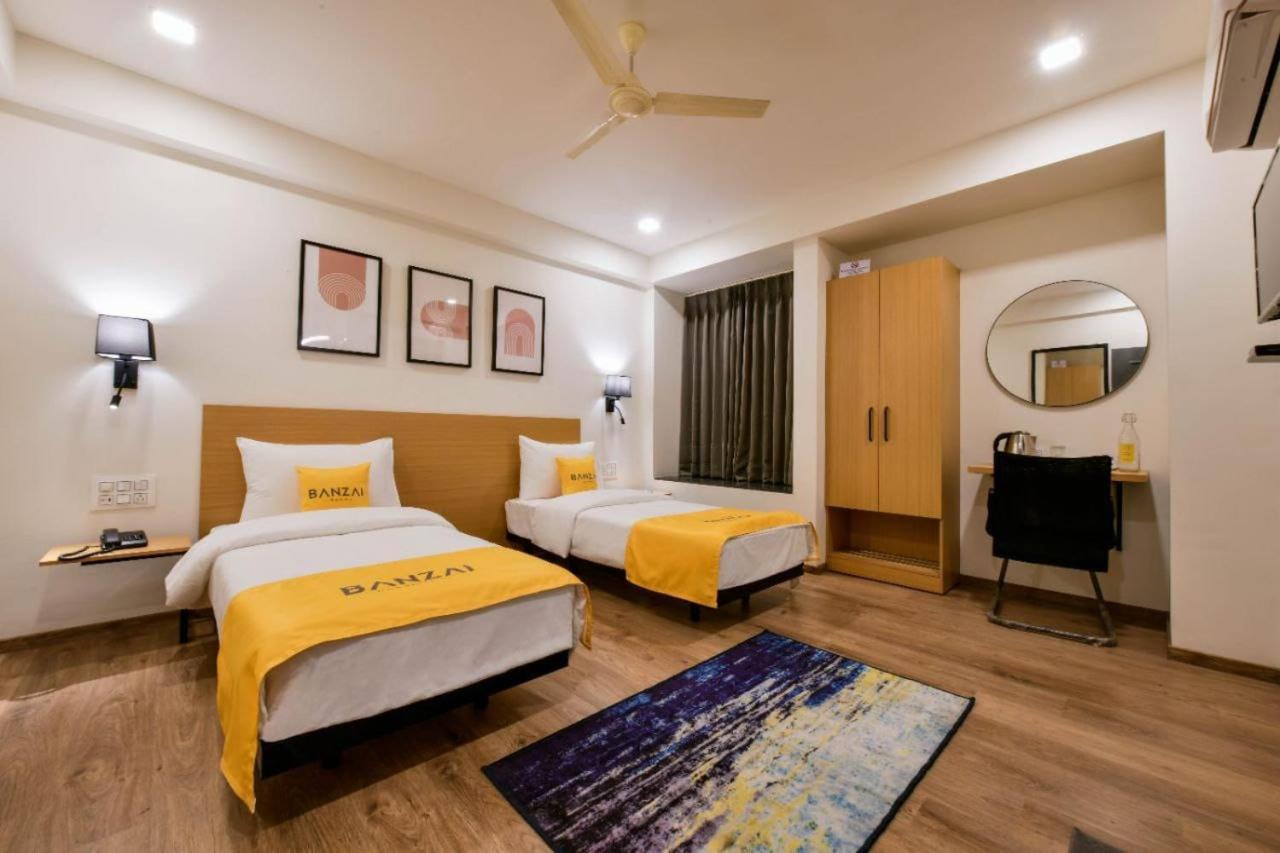 Banzai Rooms Насик Экстерьер фото
