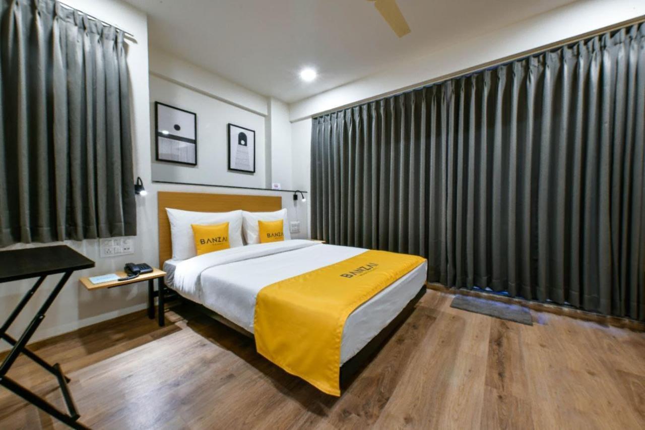 Banzai Rooms Насик Экстерьер фото